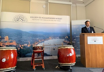 budapesti bemutató-masato otaka nagykövet